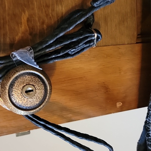 Universal Thread Woven Handbag - Picture 4 of 5